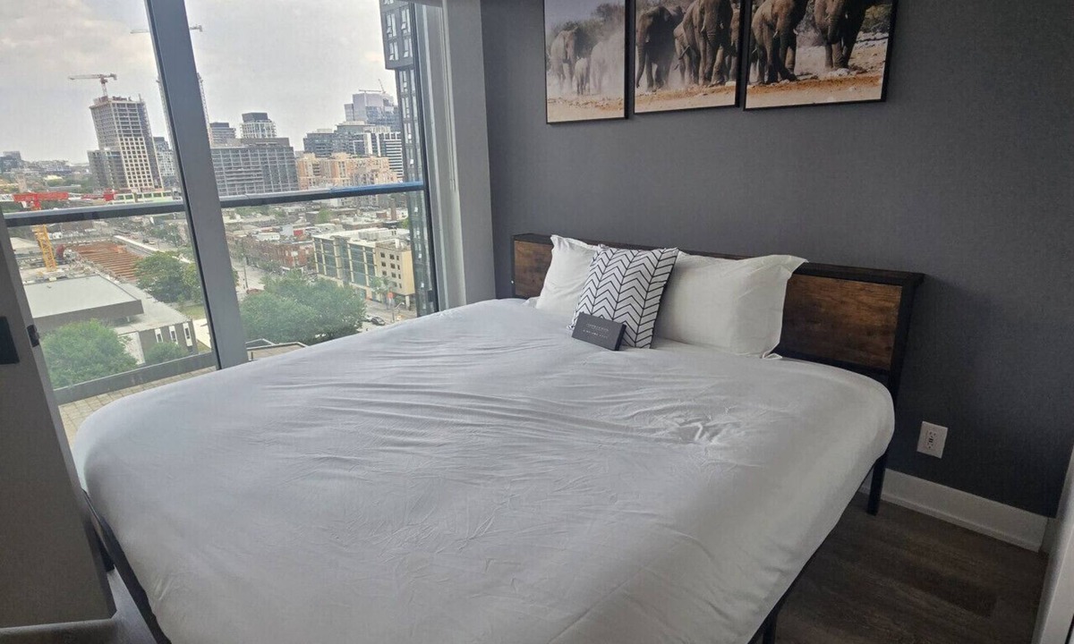 Downtown Toronto Apartment | Modern 2 Bedroom with 2 Bathroom in Toronto | Elm Ledbury