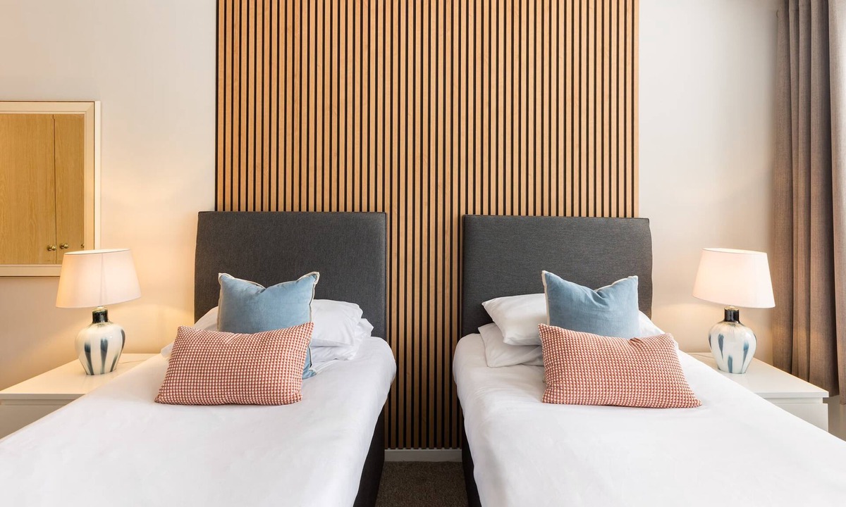 Leamington Spa Apartment | Modern | 2 Bed | Chestnut Court Leamington Spa