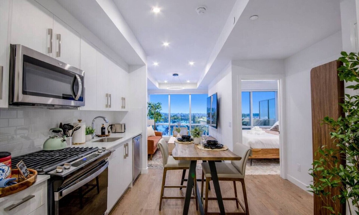 Kensington Apartment | Modern 2 King Bed | Skyline | Gym | Kensington| UG