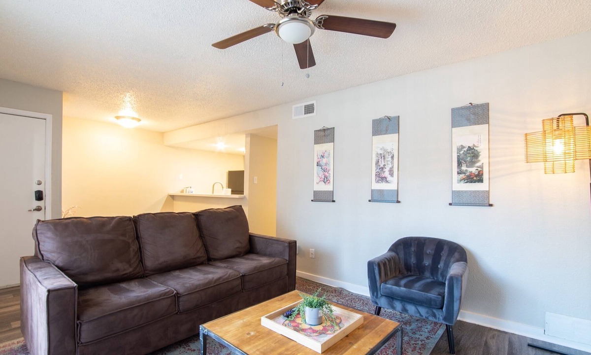 Barton Hills Apartment | Modern 2B near Downtown w/ Queen Beds, Gym, Pool