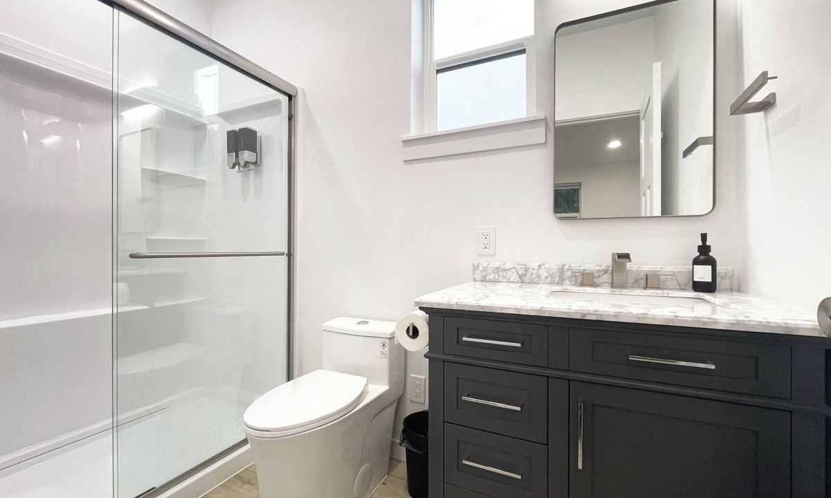 North Creek House | Modern 2Bed/2Bath Home with Full Kitchen