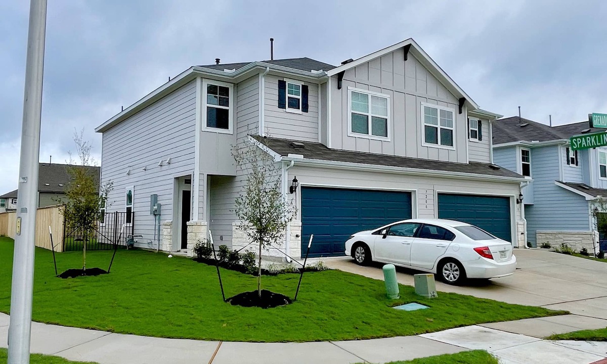 Del Valle House | Modern 2Bedroom Townhome - 8 Mins to COTA & Tesla Giga