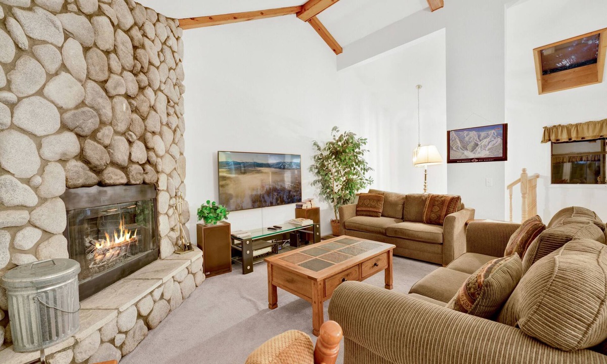 Big Bear Lake Apartment | Modern 2BR/2.5BA Resort Condo: Attached Garage, Pond Views & Steps to Resort