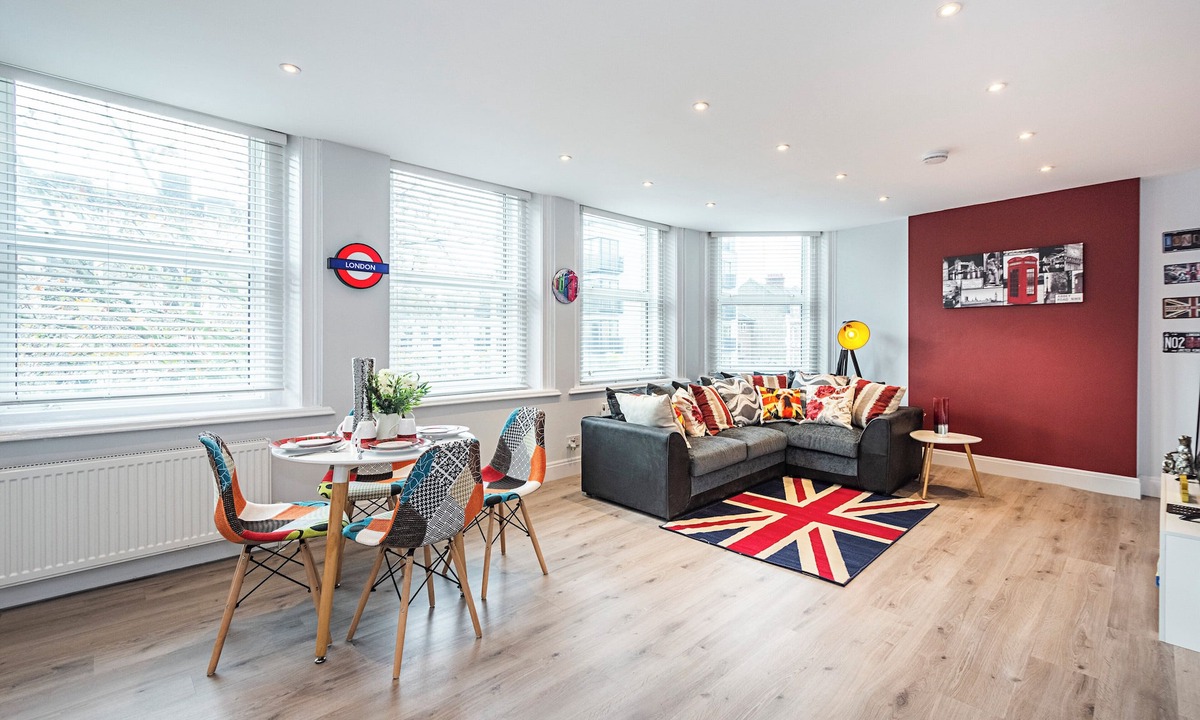 Brondesbury Apartment | Modern/2BR/2 BA/Near shops & cafes