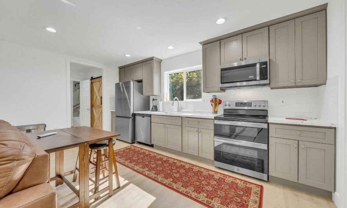 Sacramento House | Modern 2BR/2BA Close to Downtown