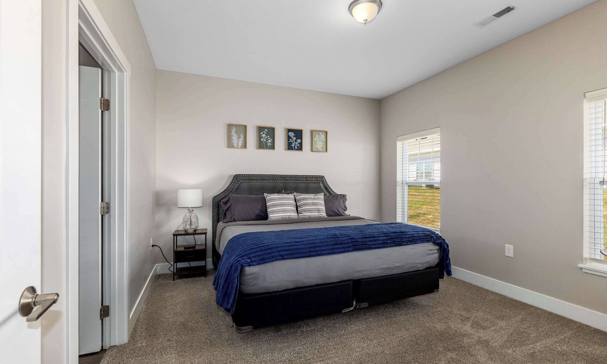 Grandville Condo | Modern 2BR + 2BA Condo with Garage & Patio