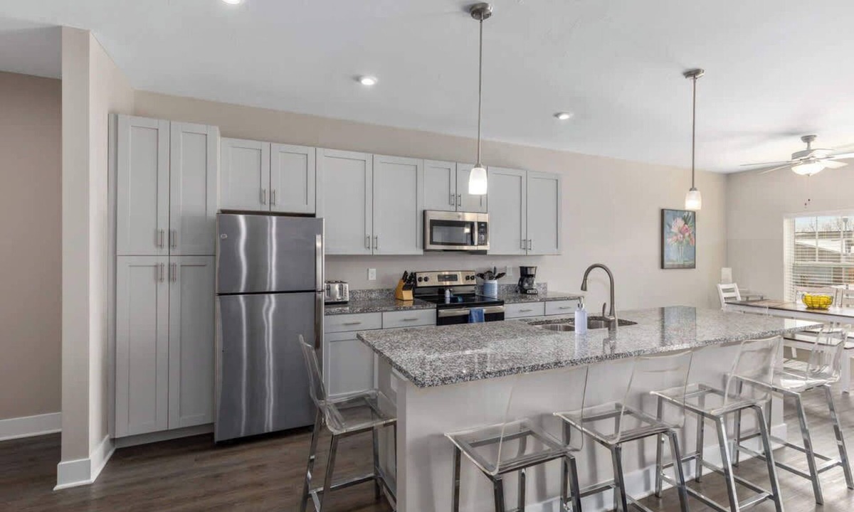 Grandville Condo | Modern 2BR & 2BA Condo with Garage & Patio