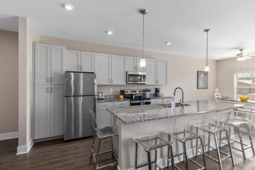 Grandville House | Modern 2BR & 2BA Condo with Garage & Patio