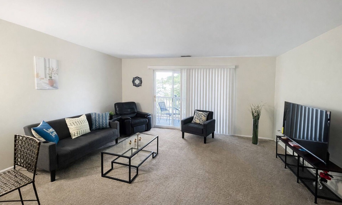 Elkins Park Apartment | Modern 2BR/2BA | Extended Stay Discounts