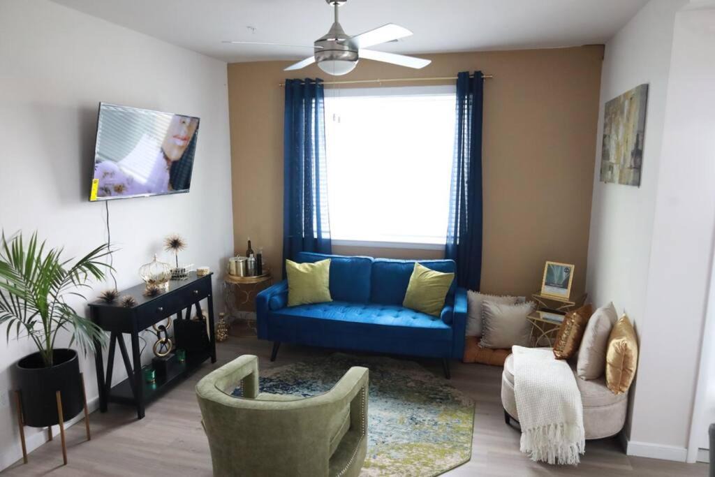 Downtown Baltimore Apartment | Modern 2br 2Bth Downtown Baltimore Apt. w/Pool