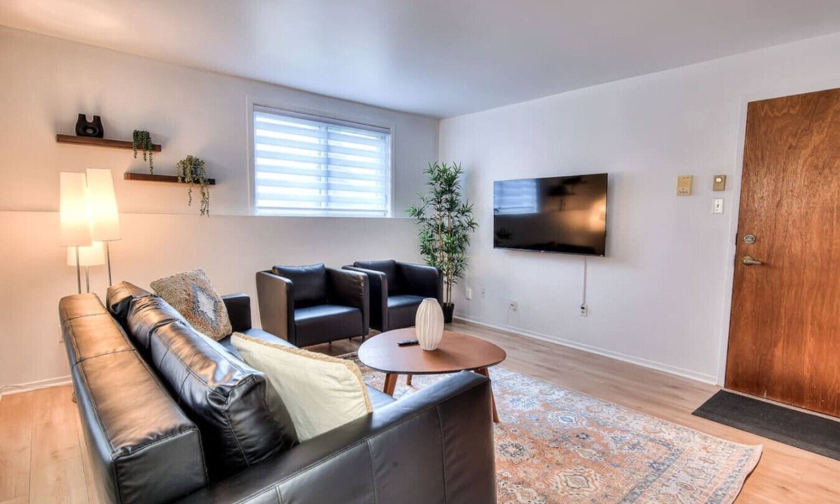 Pierrefonds-Roxboro Apartment | Modern 2BR apartment with 2 Free parking spots