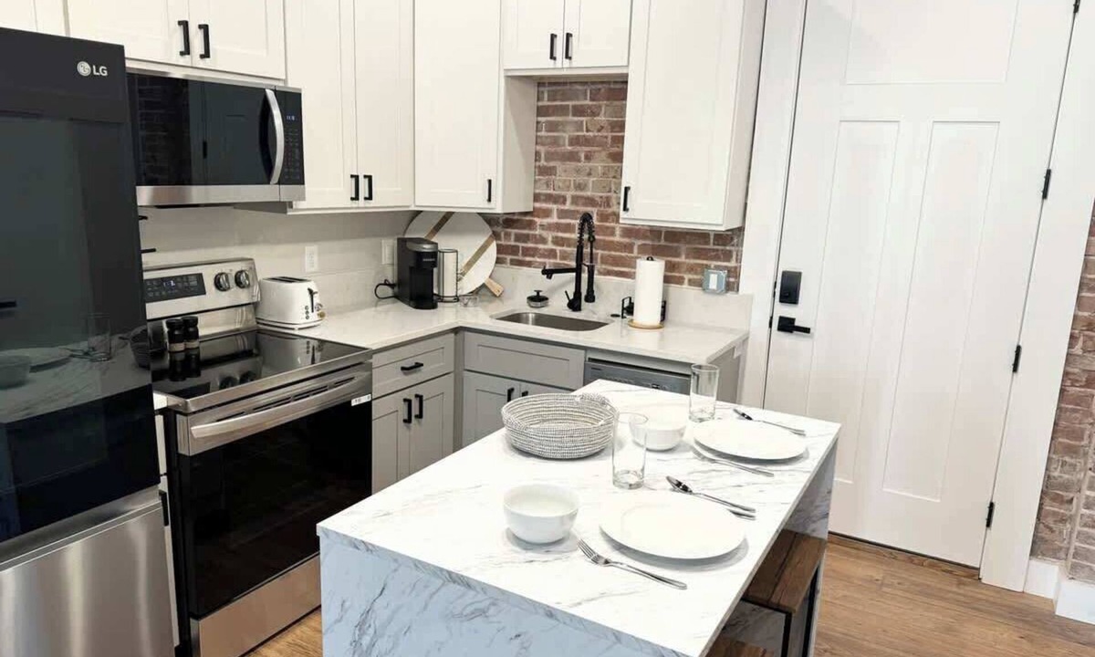 Cape Girardeau Apartment | Modern 2BR Apt w Electric Fireplace By KeenStays