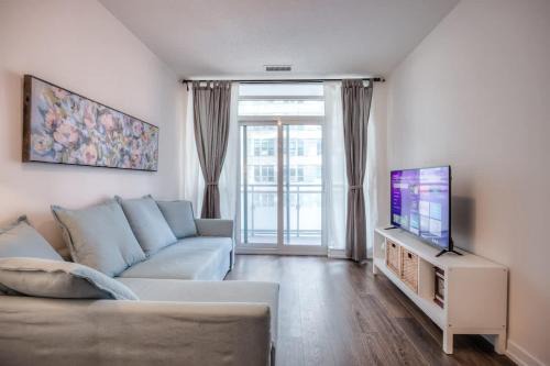 Yonge-Eglinton Apartment | Modern 2BR Condo in Midtown Toronto with Balcony