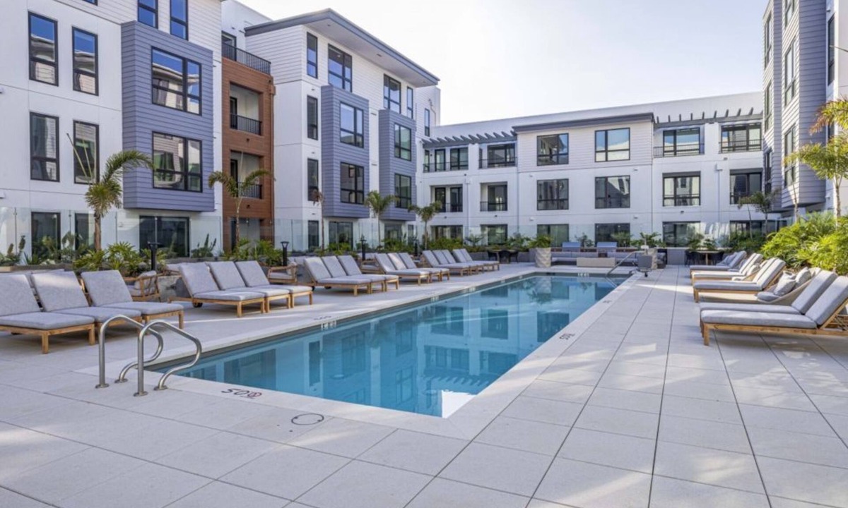 The Crossings Condo | Modern 2BR Condo at Landsby with Fire Pit & Pool