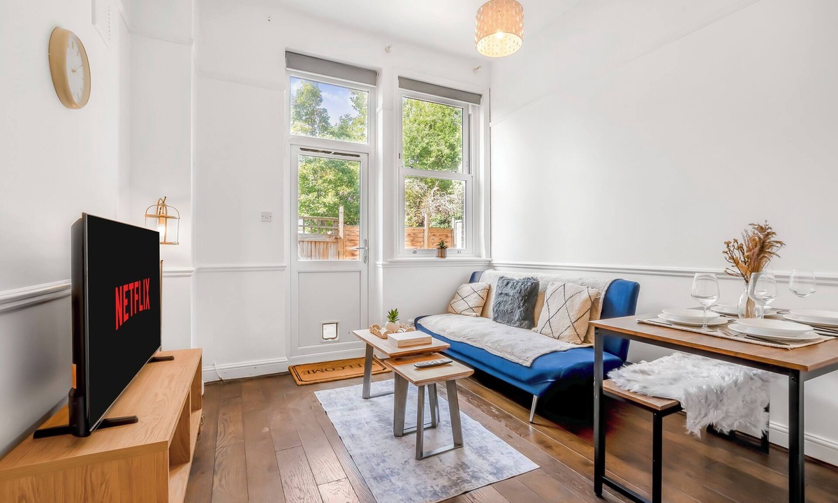 Croham Apartment | Modern 2BR Flat|Terrace|Free Parking|Rail Station