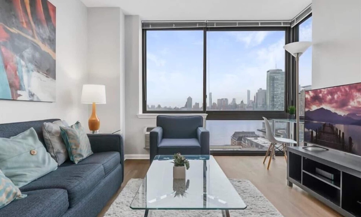 Hudson Exchange Apartment | Modern 2BR | Full Kitchen | Free WiFi | Easy access to NYC