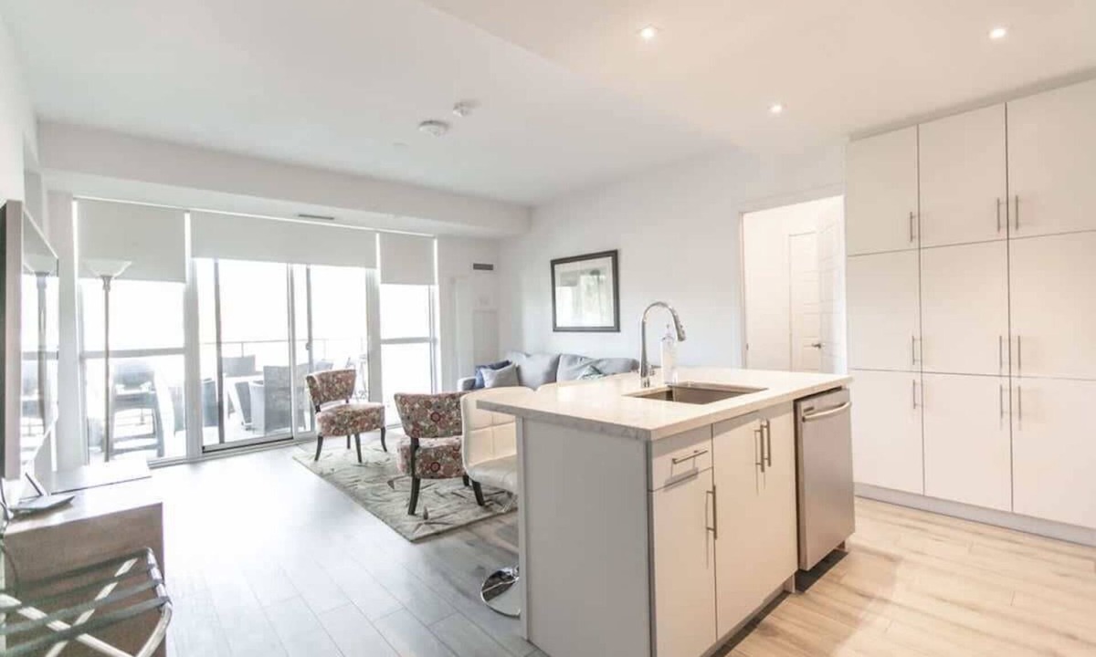Innisfil Apartment | Modern 2BR Getaway w/Balcony, BBQ & Parking