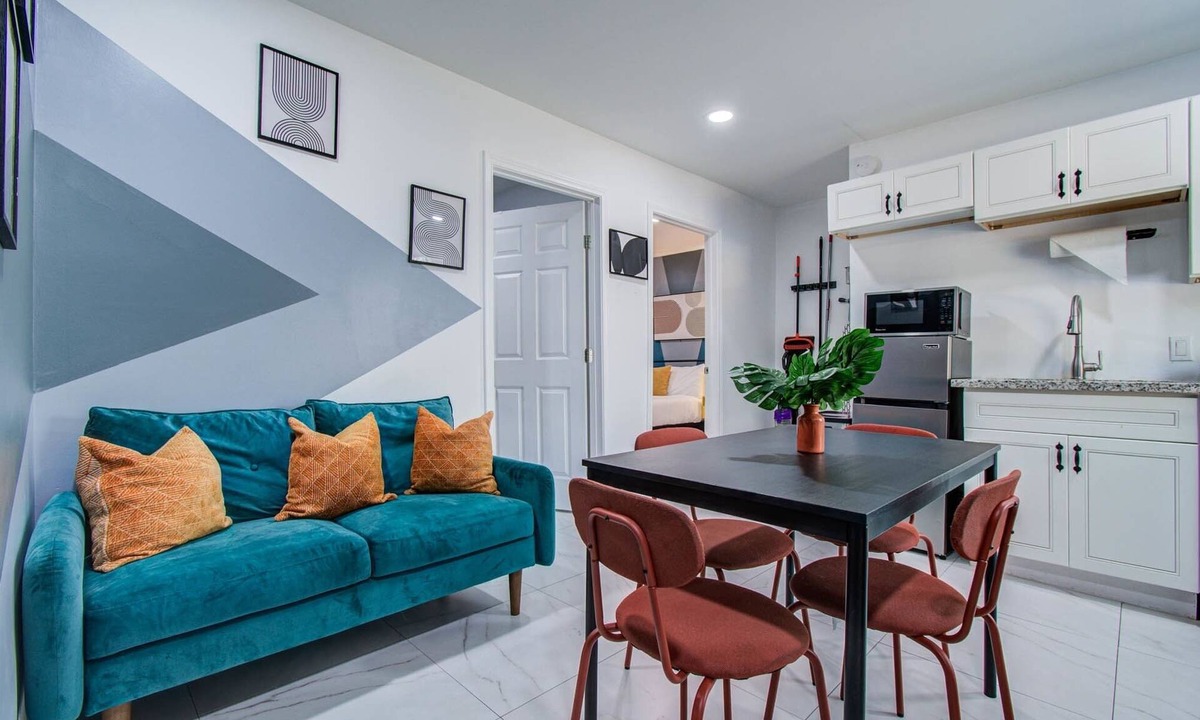 Greater East End Apartment | Modern 2BR Houston Stay | Central & Cozy