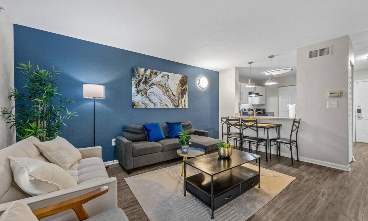 Pleasant Valley Apartment | Modern 2BR near Downtown | Pool, Gym, Free Parking