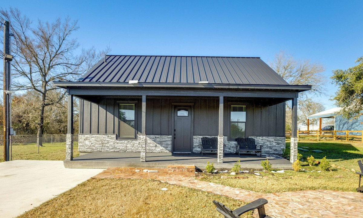 Somerville House | Modern 2BR Near Lake Somerville & Round Top