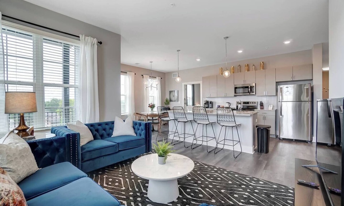 Columbus Apartment | Modern 2BR near OSU | Parking | Elevator | Secure