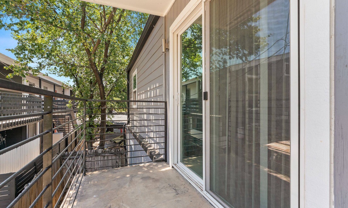 Hyde Park Apartment | Modern 2BR Near UT | Hyde Park | Evonify 4351
