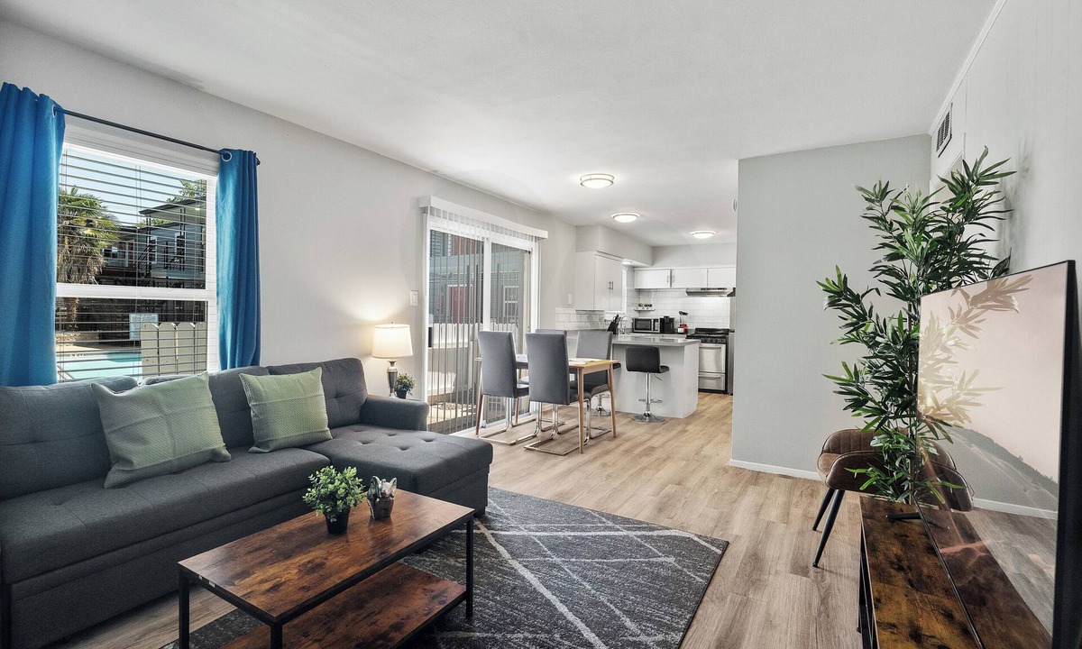 Hyde Park Apartment | Modern 2BR Near UT | Hyde Park | Evonify 5316