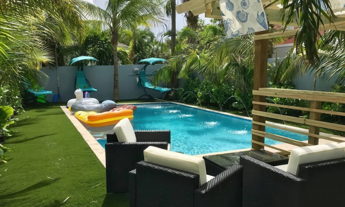 Grandview Heights House | Modern 2BR Oasis Heated Pool Near Downtown