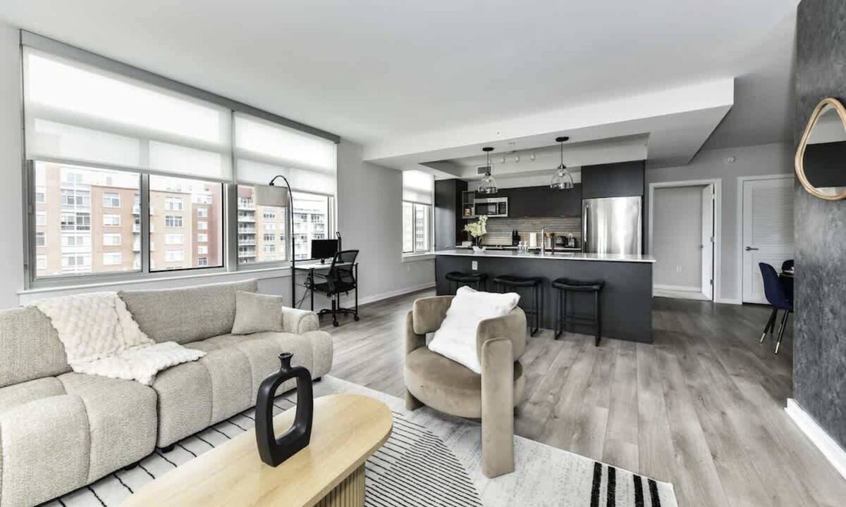 Crystal City Apartment | Modern 2BR Oasis with Scenic Rooftop & Gym