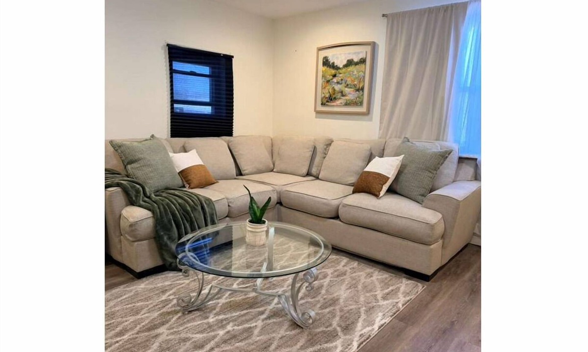 Deer Park House | Modern 2BR Retreat w/Full Kitchen & Living