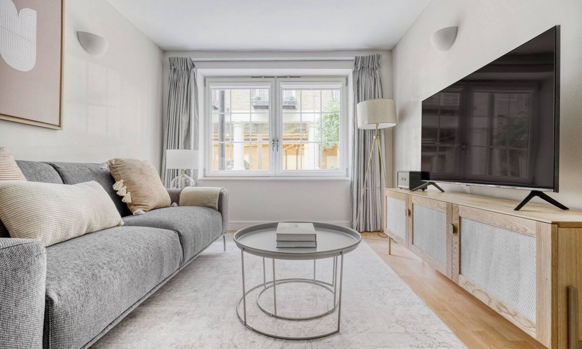 Riverside Apartment | Modern 2BR Southwark Apt, by Blueground