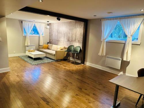 Saint-Hubert Apartment | Modern 2BR Suite - 3 Beds- Sleeps 6 - Free Parking - Near Montreal