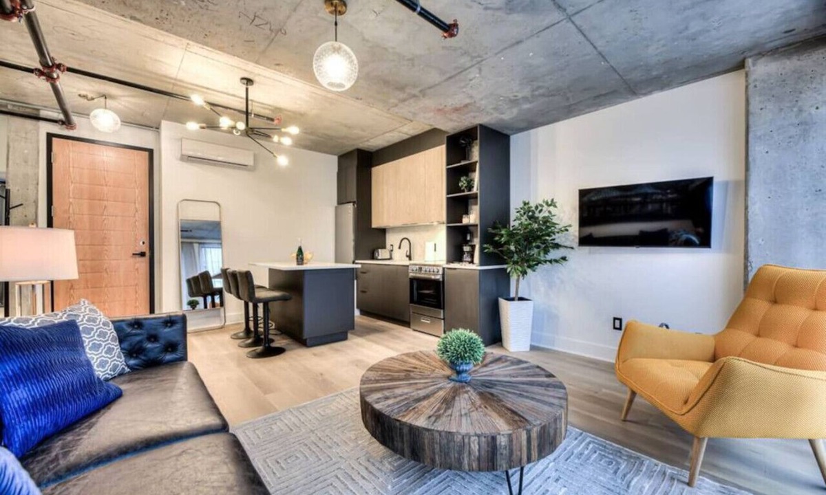 International District Apartment | Modern 2BR Suite Old Montreal F3
