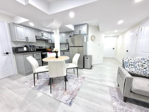 Woodstock Apartment | Modern 2BR Suite Private Entrance Parking New