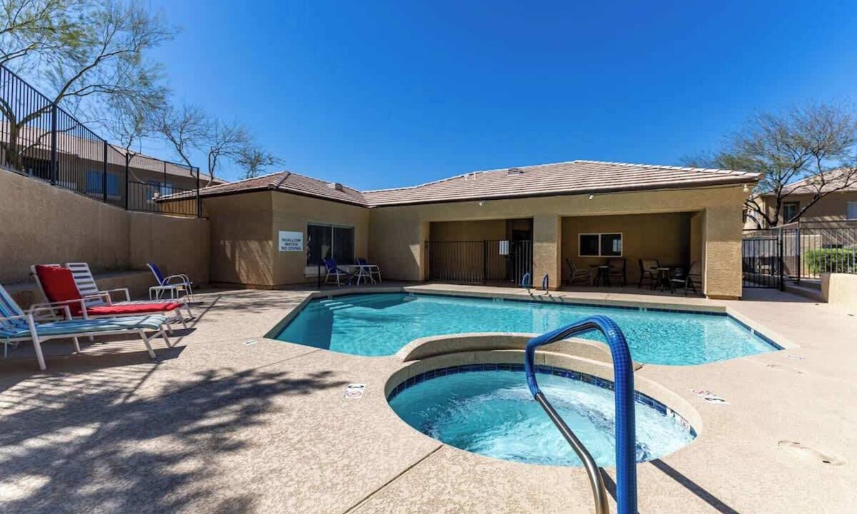 North Mountain Condo | Modern 2BR Townhouse |Shared Pool, Gym, Spa & More