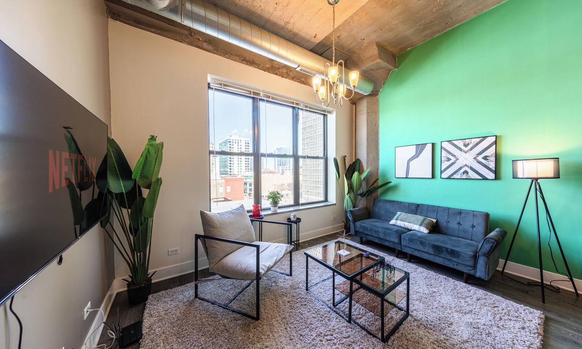 Near South Side Hotel | Modern 2BR w/Skyline View Near McCormick & Park