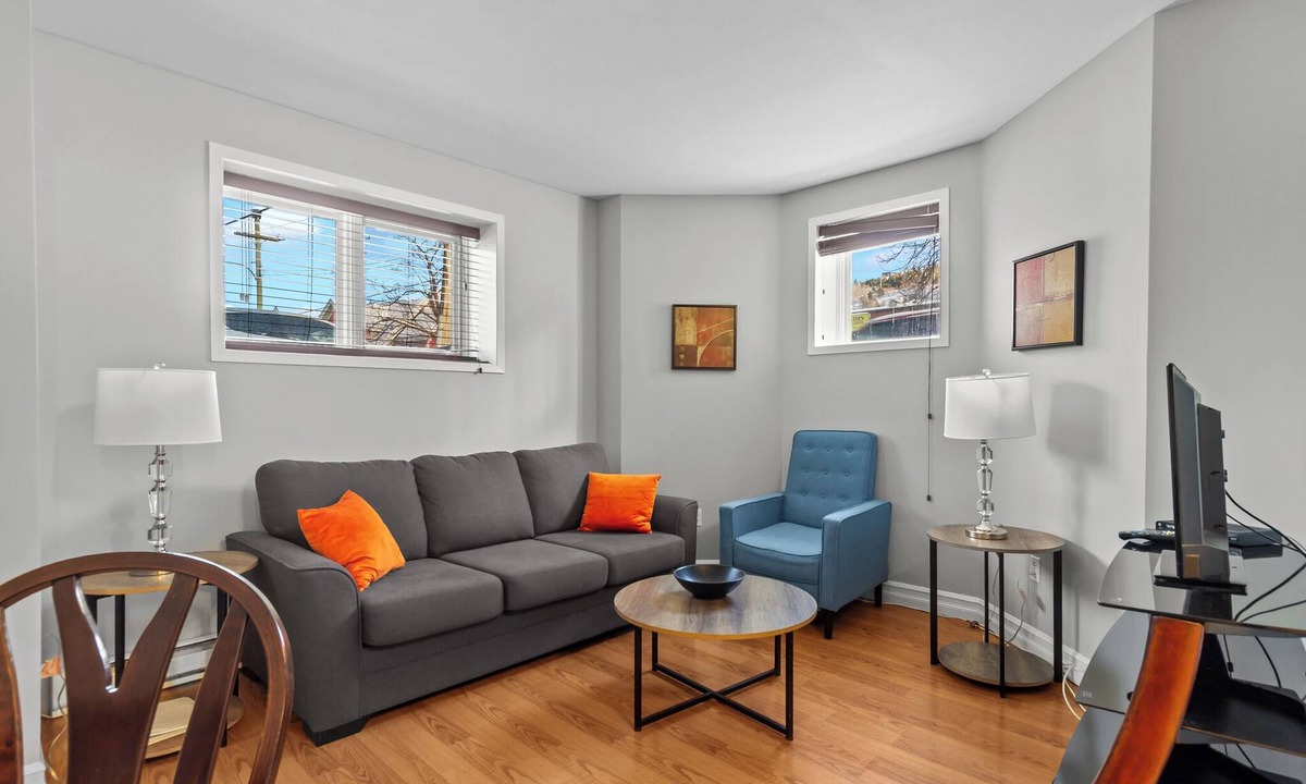 Waterford Valley Apartment | Modern 2BR Wi-Fi TV Off-Street