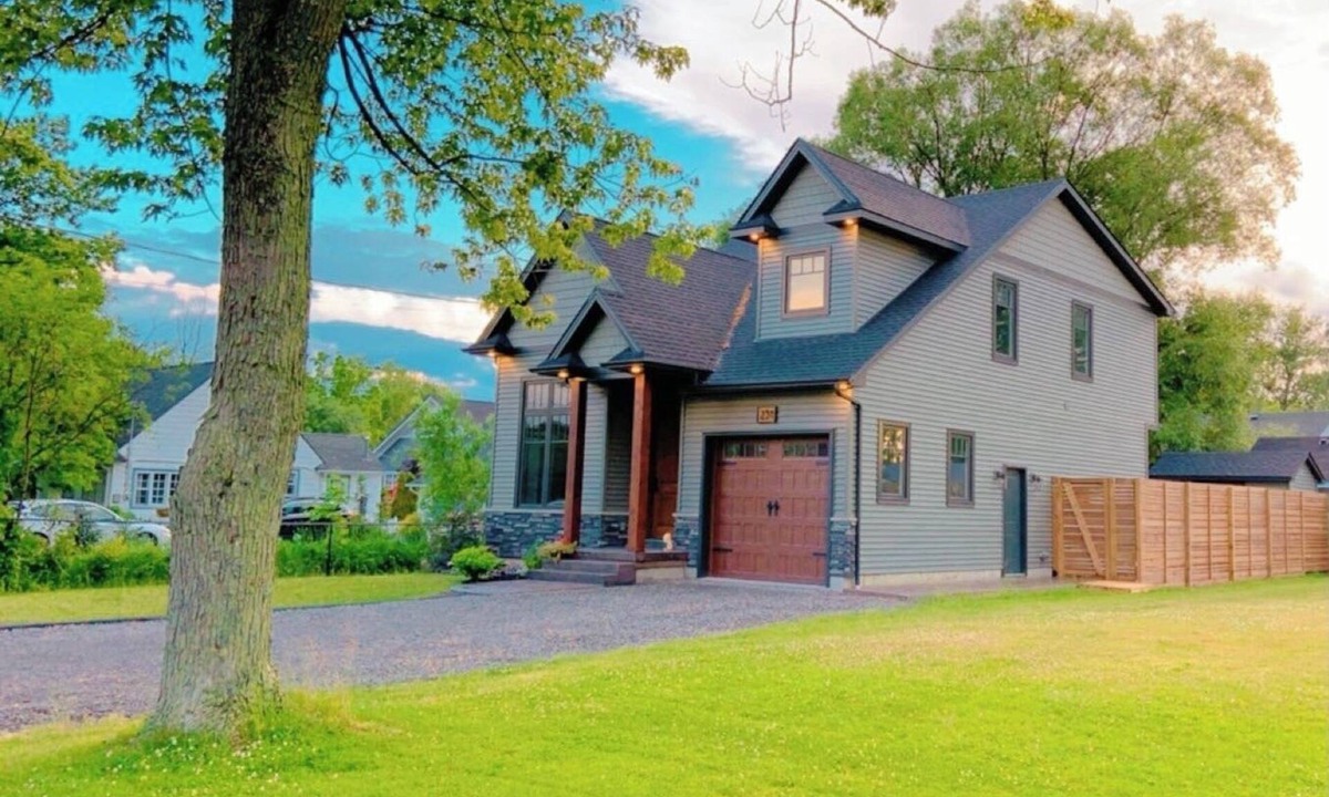 Crystal Beach House | Modern 3–4 Bedroom Beach House Sleeps 8 Walk to Bay Beach