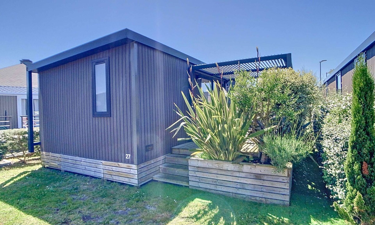 Jullouville House | Modern 3-Bed, 2-Bath Mobile Home in Central Jullouville, Steps from Beach & Shops
