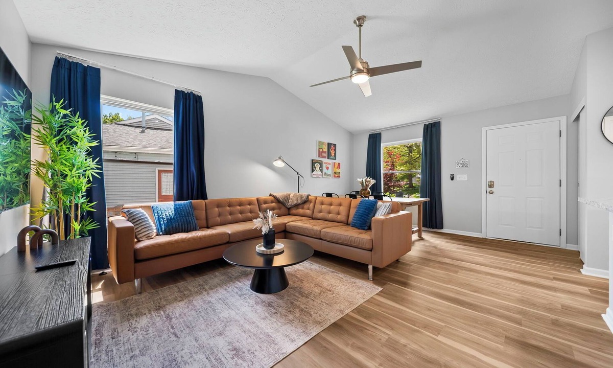 Columbus House | Modern 3 bed,2 full bath Escape w/Game Room and Huge Fenced Yard