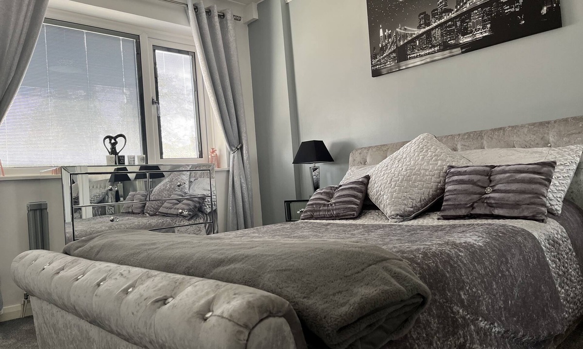 Burton on Trent House | Modern 3 Bedroom Property in Quiet Location