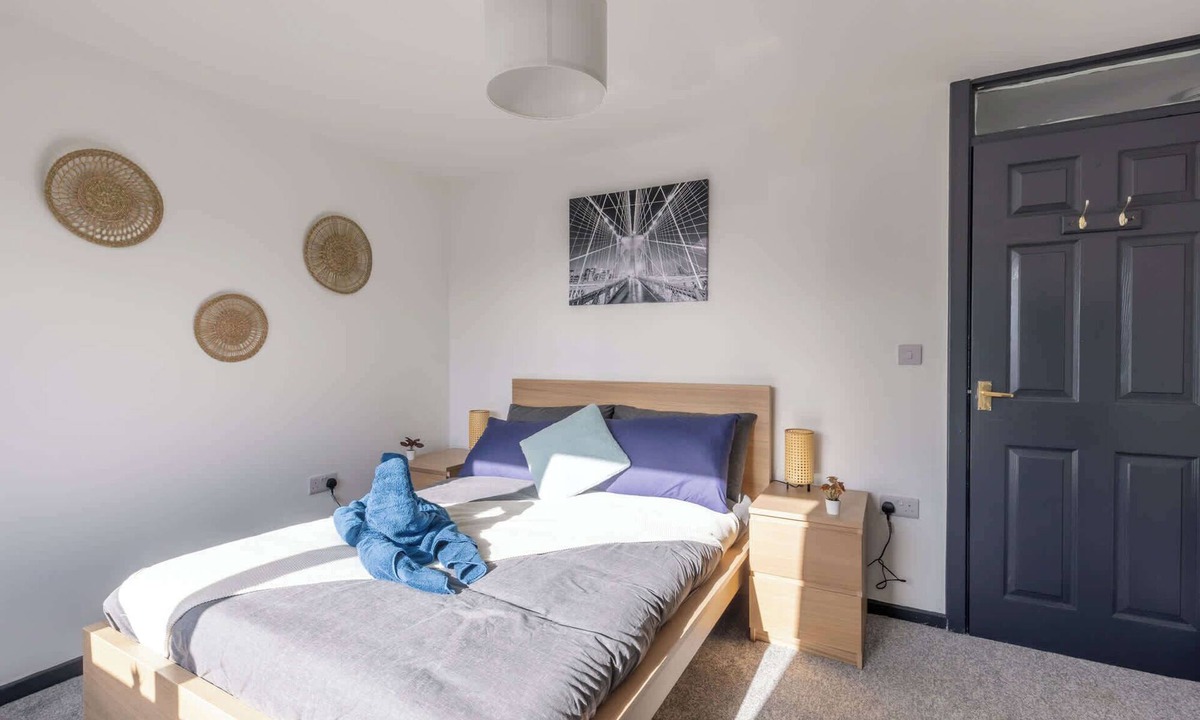 Cramlington House | Modern 3 Bed House-Free Parking-by Holiday Homes