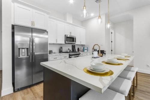 Northside House | Modern 3 Bedroom 3 Bath Home Near Downtown Houston With Garage