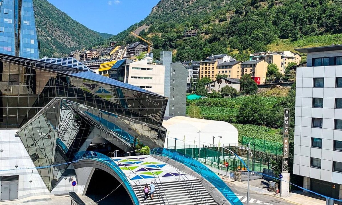 Les Escaldes Apartment | Modern 3-Bedroom Apartment, Andorra City Center