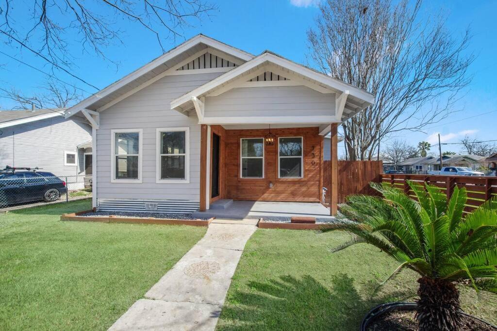 Highland Park House | Modern 3 bedroom home 2 mi from Downtown-Alamodome