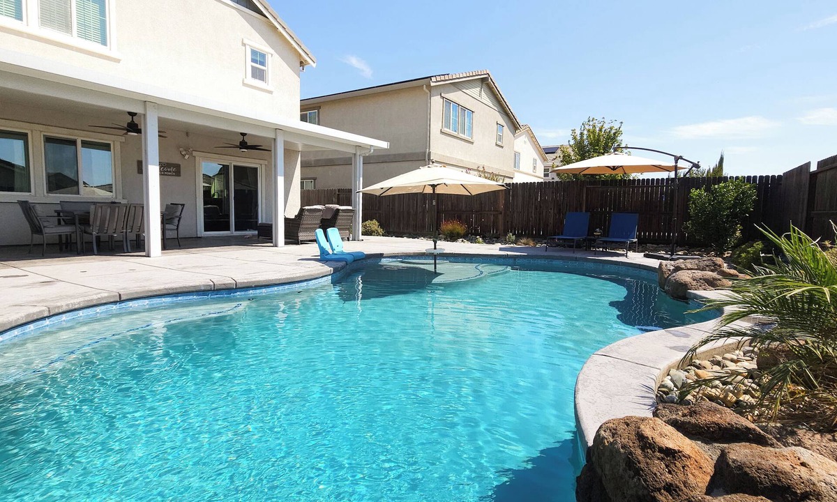 Roseville House | Modern 3-bedroom house w/solar heated saltwater pool + workspace