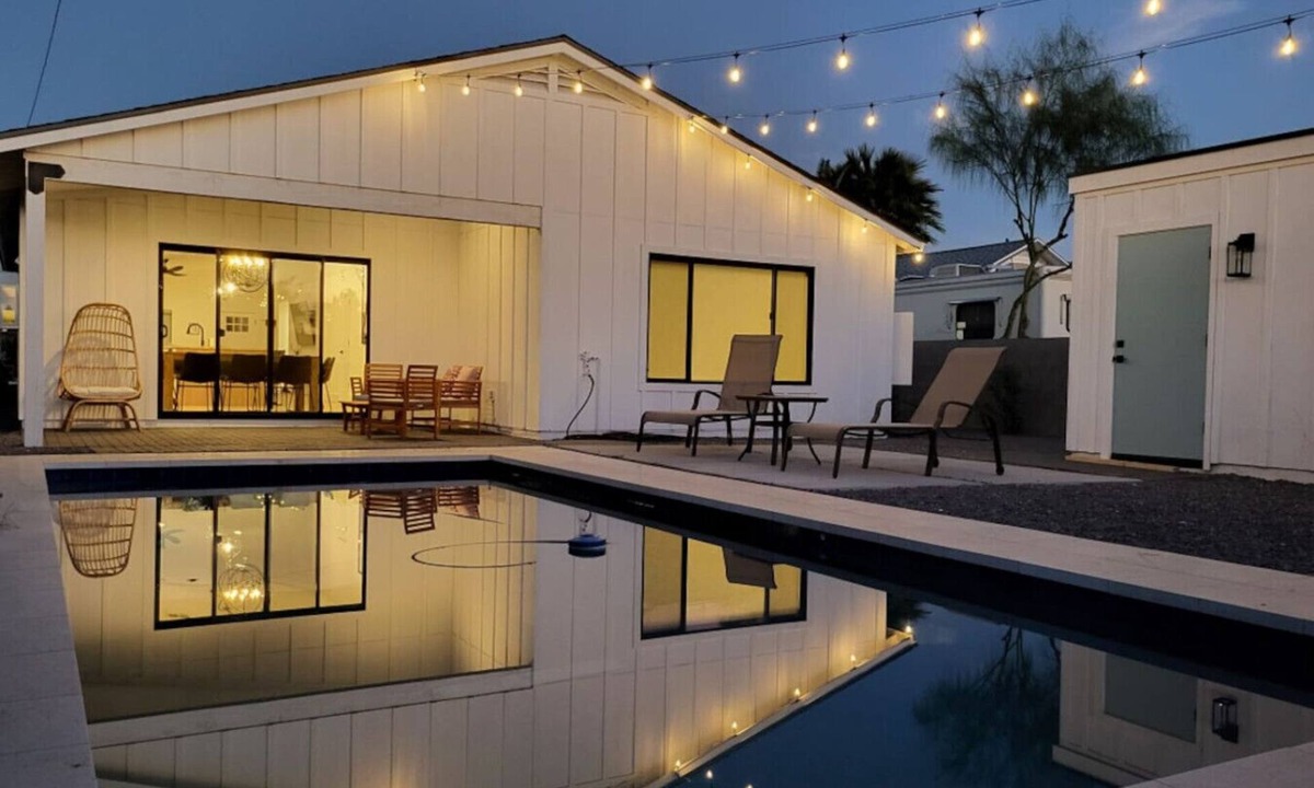 Coronado House | Modern 3-Bedroom in Central Phoenix