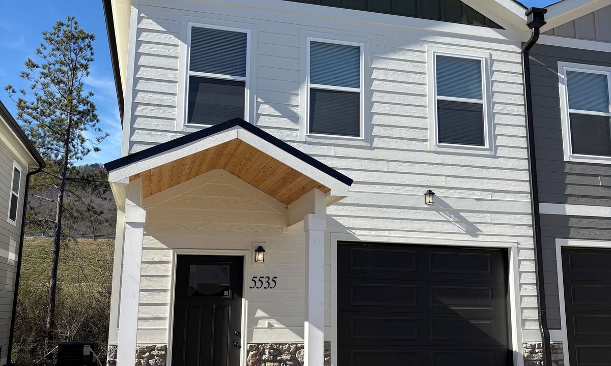 Lupton City House | Modern 3-bedroom townhome with in Chattanooga