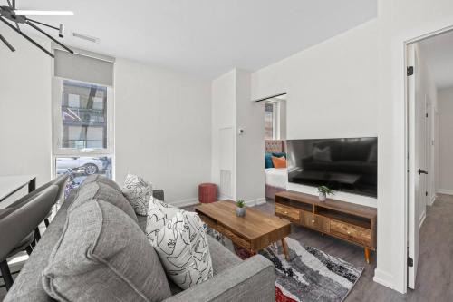 Harwood Apartment | Modern 3-Bedroom Townhouse with Parking