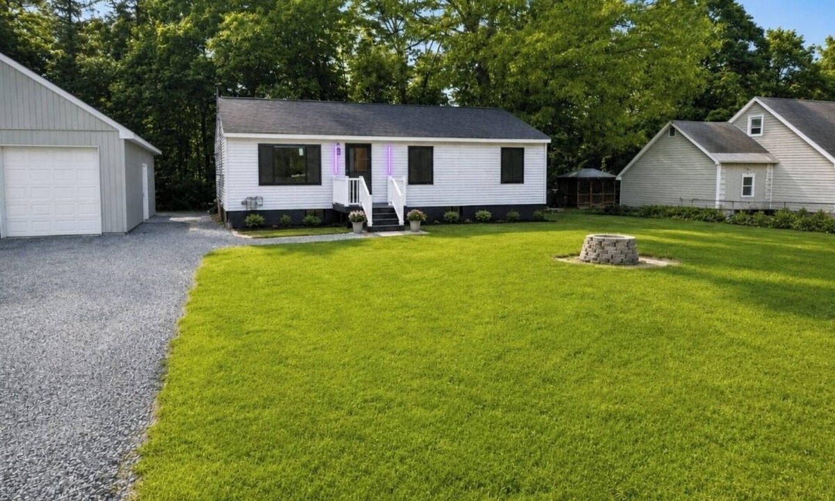 Ballston Lake House | Modern 3-bedroom house in Saratoga County.